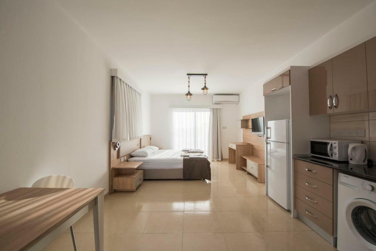 Deniz Airport Suites Нікосія Екстер'єр фото