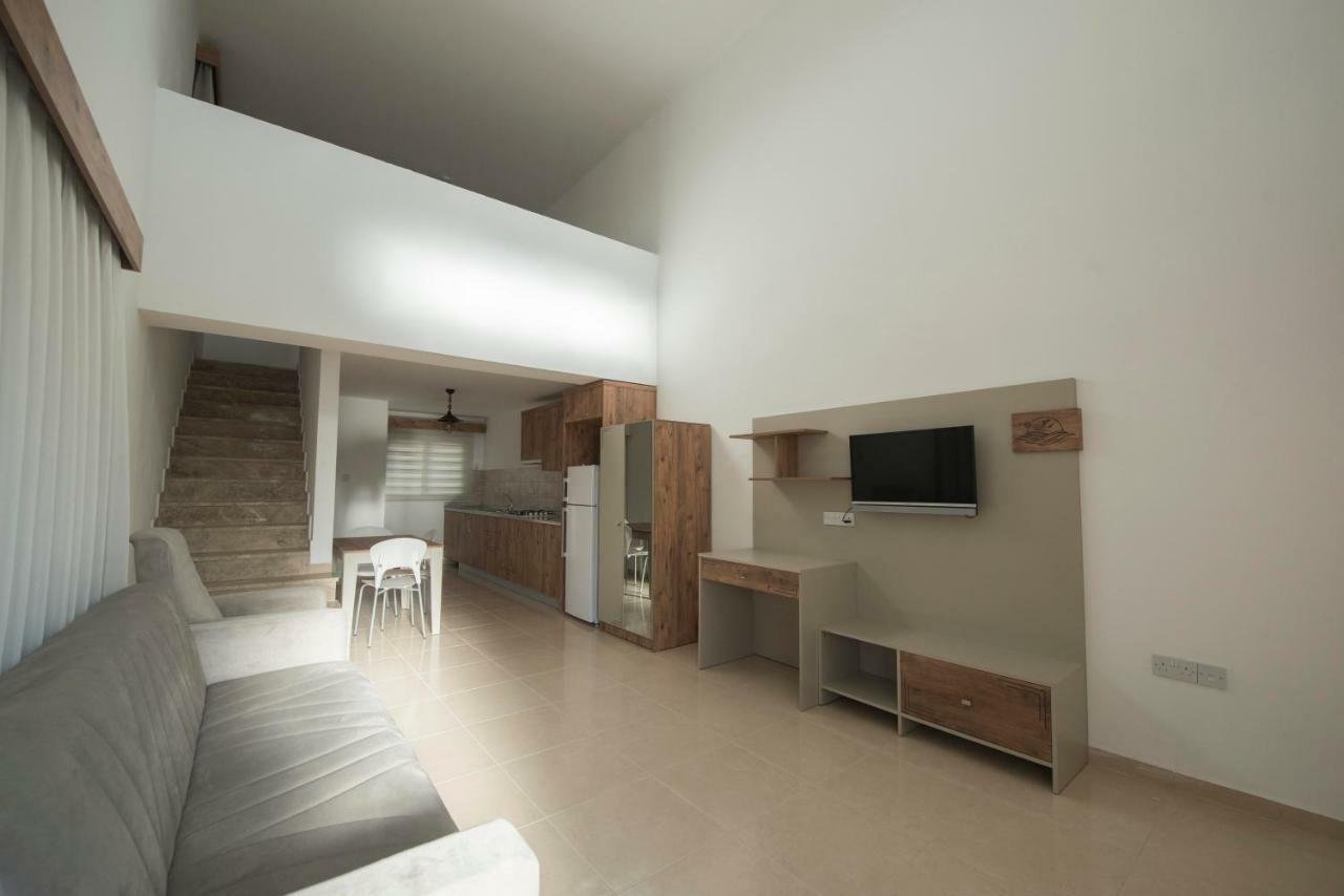 Deniz Airport Suites Нікосія Екстер'єр фото