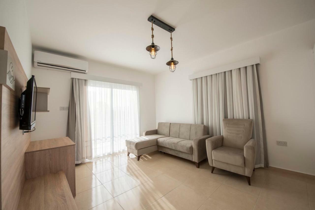 Deniz Airport Suites Нікосія Екстер'єр фото