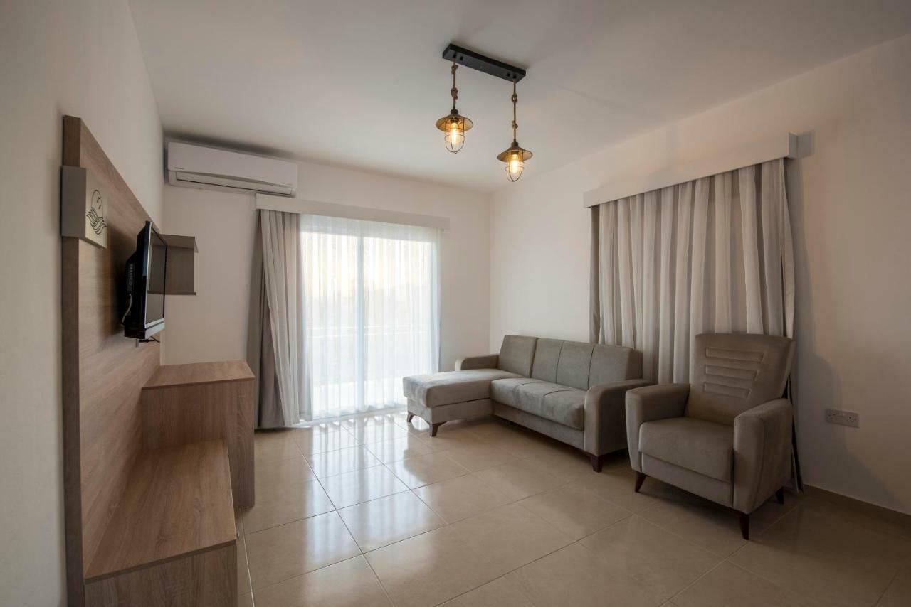 Deniz Airport Suites Нікосія Екстер'єр фото
