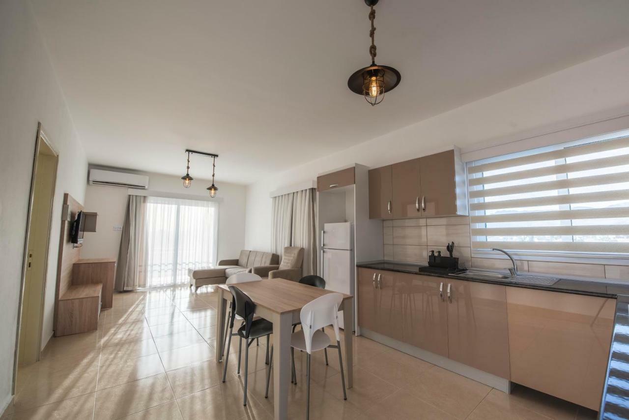 Deniz Airport Suites Нікосія Екстер'єр фото