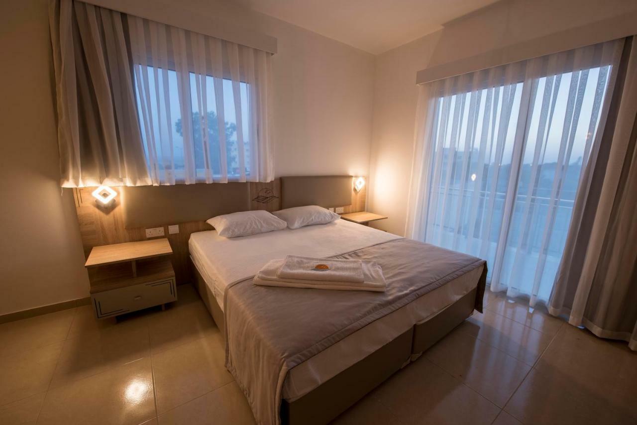 Deniz Airport Suites Нікосія Екстер'єр фото