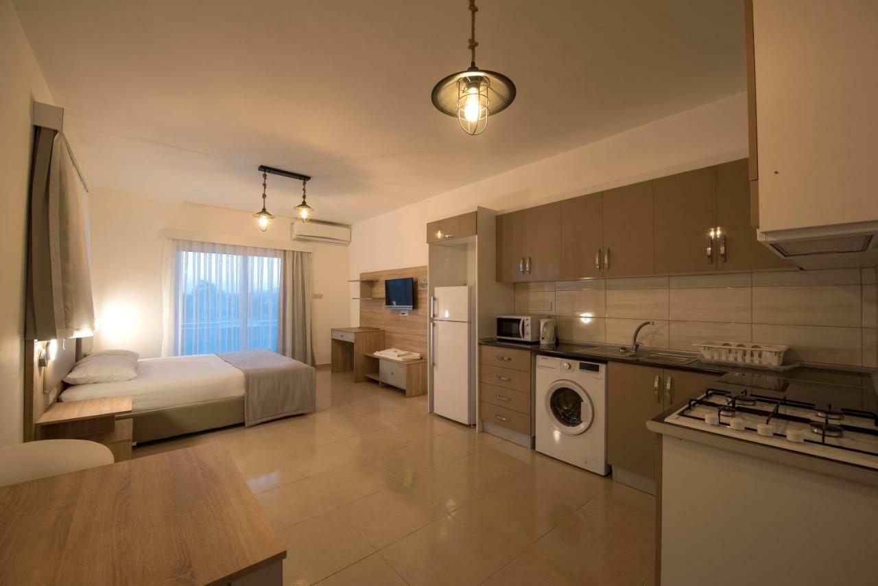 Deniz Airport Suites Нікосія Екстер'єр фото